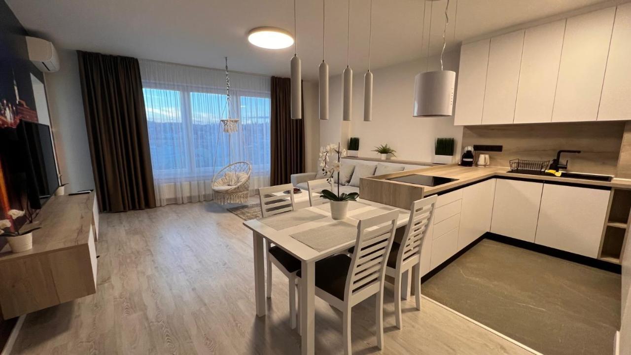 2 Room Apartment, With A View Of The Castle 브라티슬라바 외부 사진