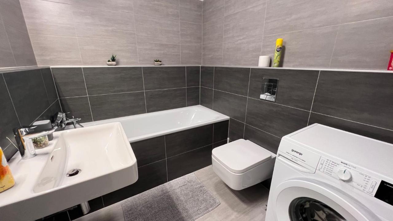 2 Room Apartment, With A View Of The Castle 브라티슬라바 외부 사진