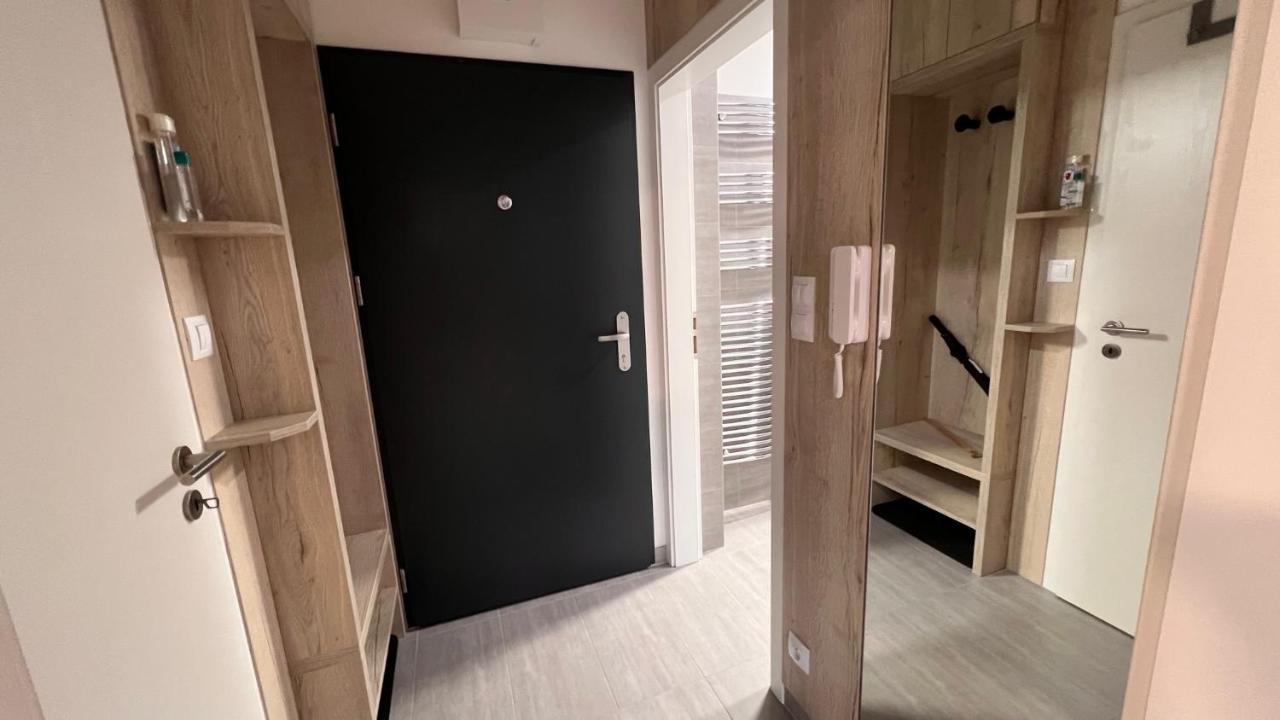 2 Room Apartment, With A View Of The Castle 브라티슬라바 외부 사진
