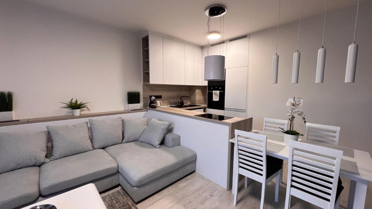 2 Room Apartment, With A View Of The Castle 브라티슬라바 외부 사진