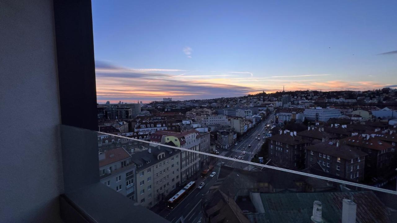 2 Room Apartment, With A View Of The Castle 브라티슬라바 외부 사진